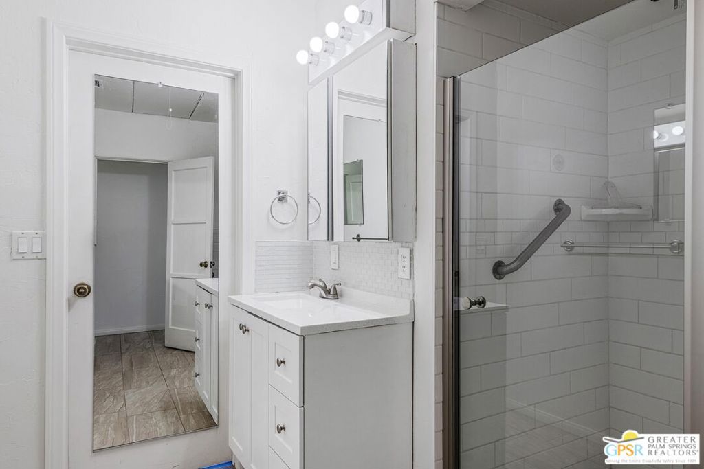 111 Canyon Rock Road Property Photo 13