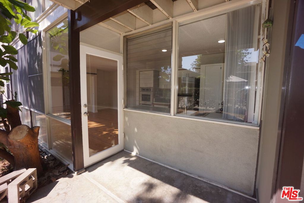 11133 Rose Avenue 17 Property Photo 4