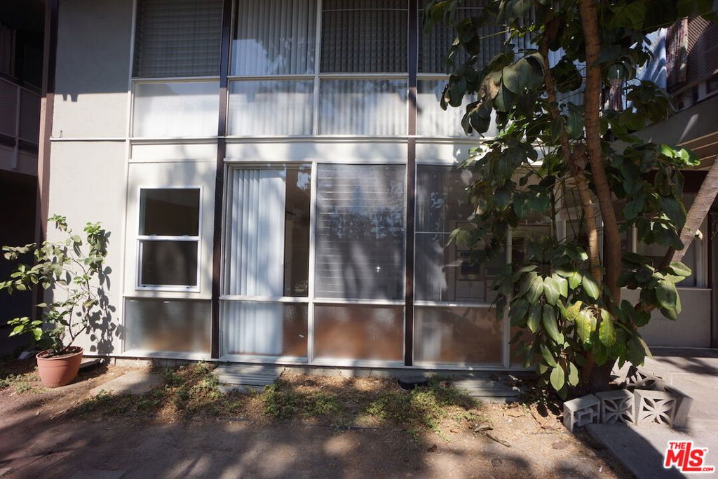 11133 Rose Avenue 17 Property Photo 5