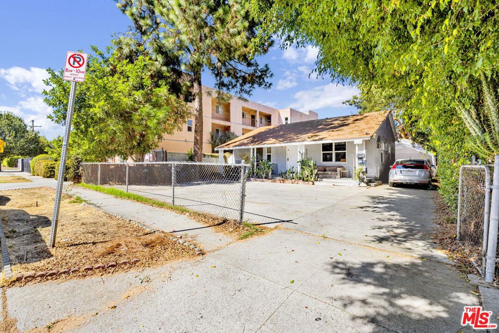 14541 Hart Street Property Photo 3
