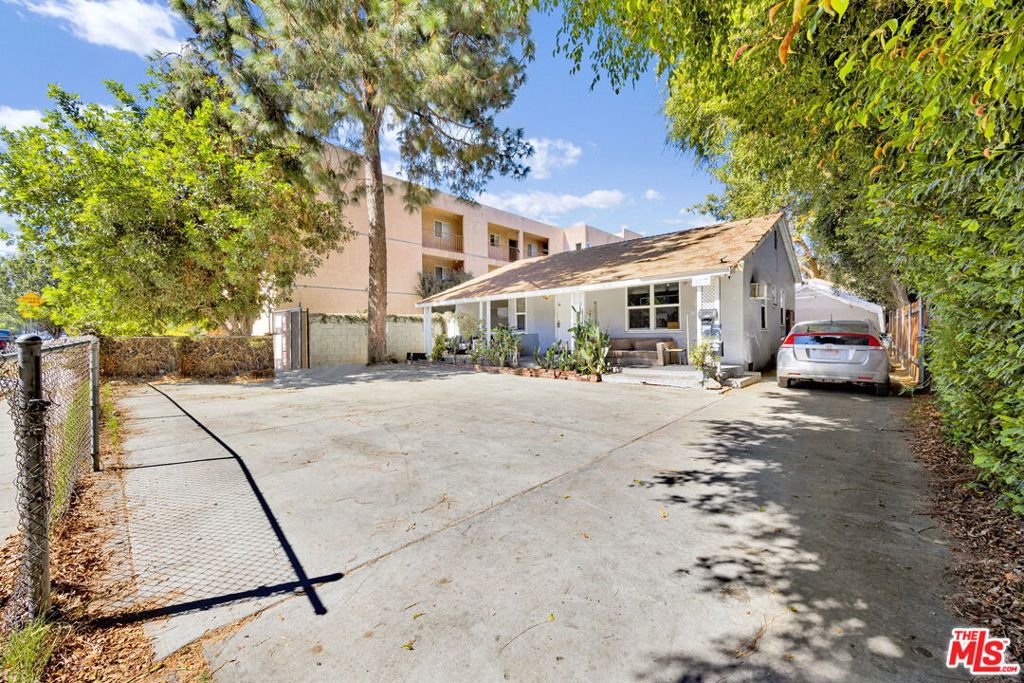 14541 Hart Street Property Photo 4