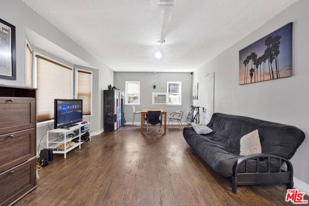 14541 Hart Street Property Photo 6