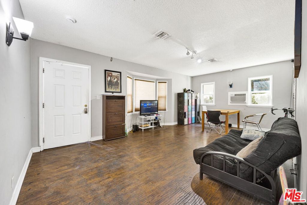 14541 Hart Street Property Photo 7