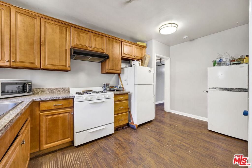 14541 Hart Street Property Photo 11
