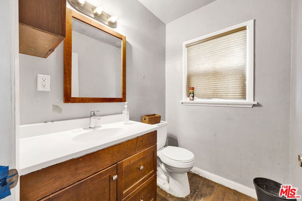 14541 Hart Street Property Photo 12