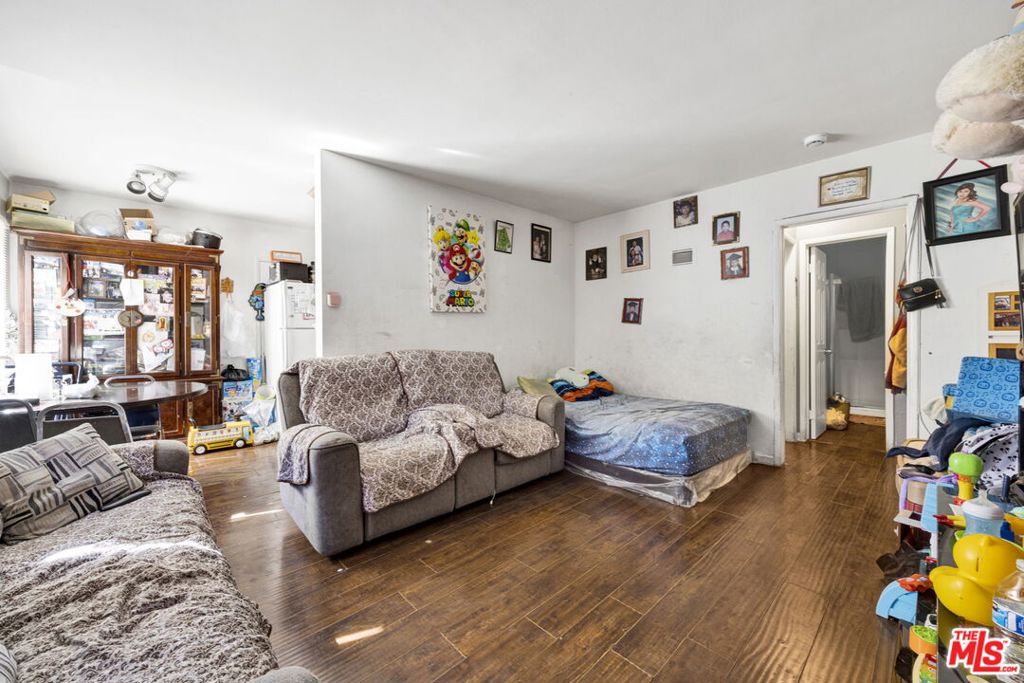 14541 Hart Street Property Photo 15