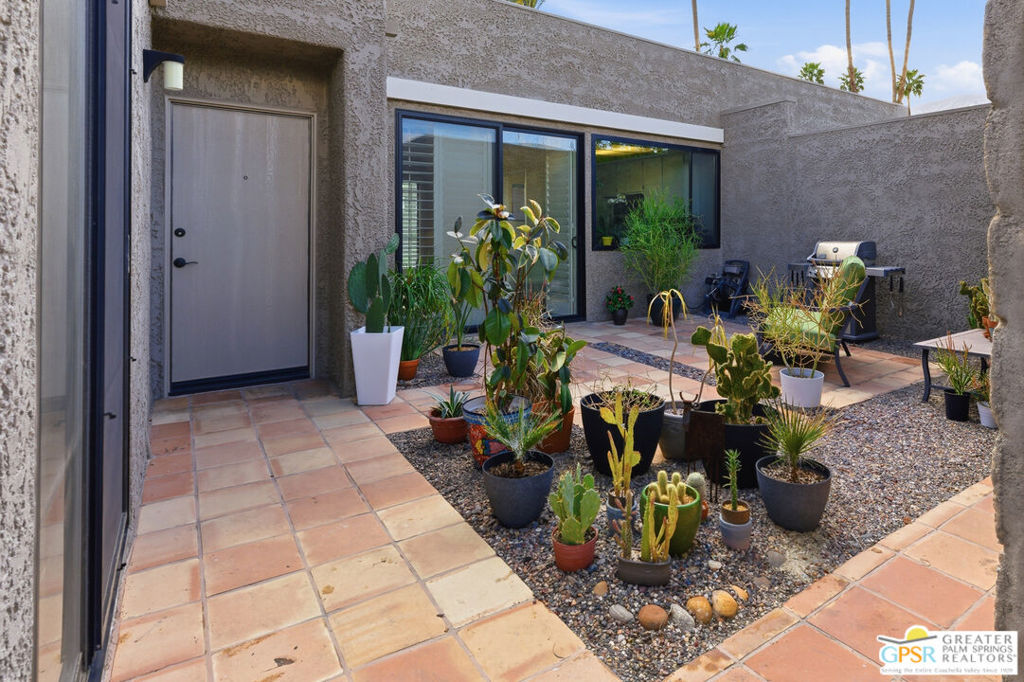 1747 E El Alameda Property Photo 8