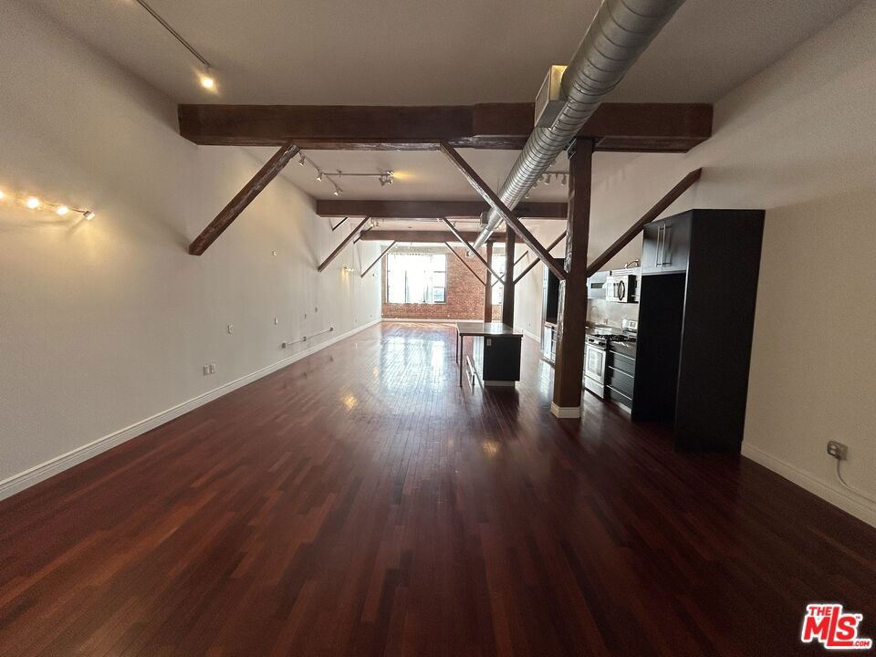 652 Mateo Street 206 Property Photo 2