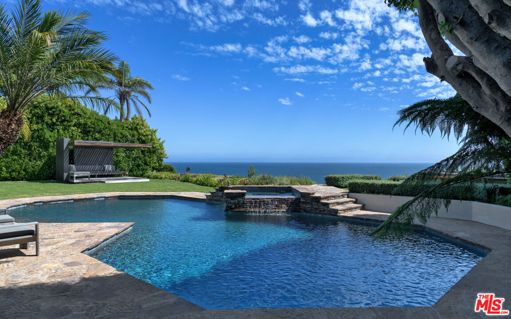 29020 Cliffside Drive Property Photo 2