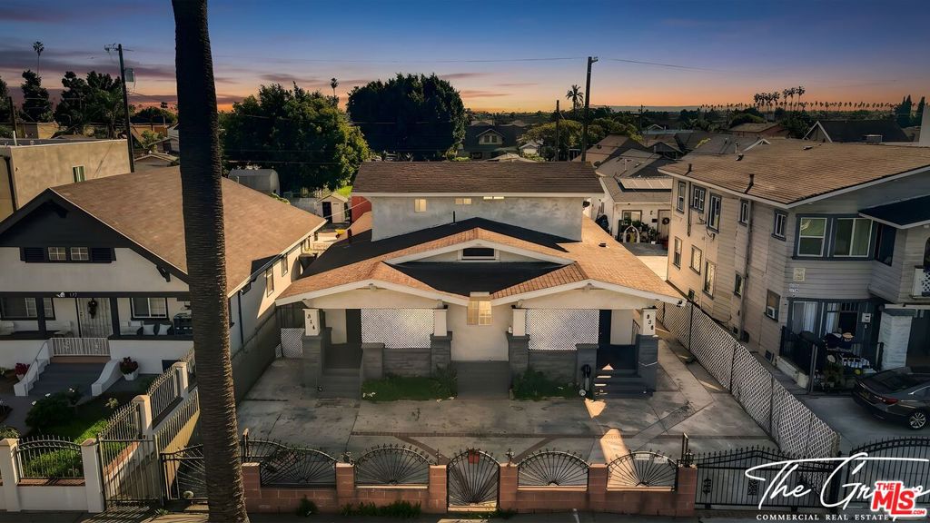 856 W 47th Street Property Photo 1