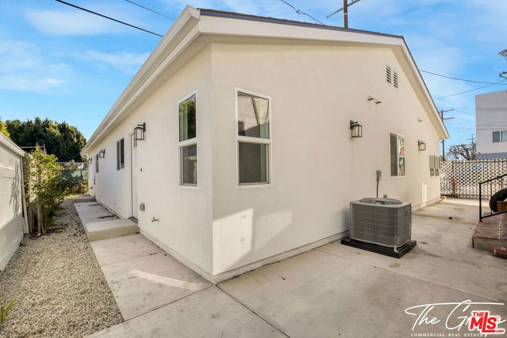 856 W 47th Street Property Photo 6