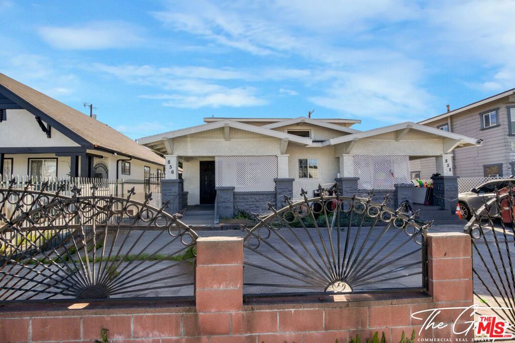 856 W 47th Street Property Photo 7