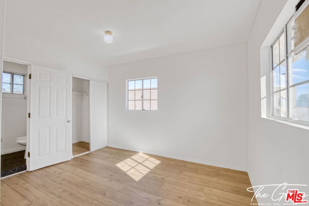 856 W 47th Street Property Photo 17