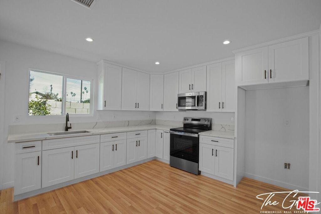 856 W 47th Street Property Photo 23