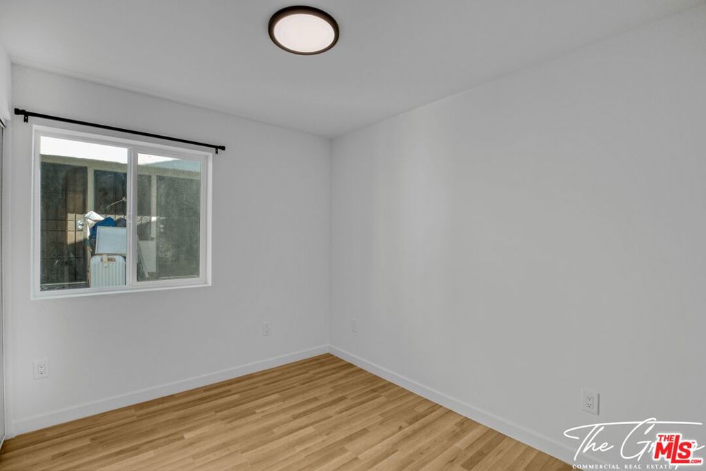856 W 47th Street Property Photo 25