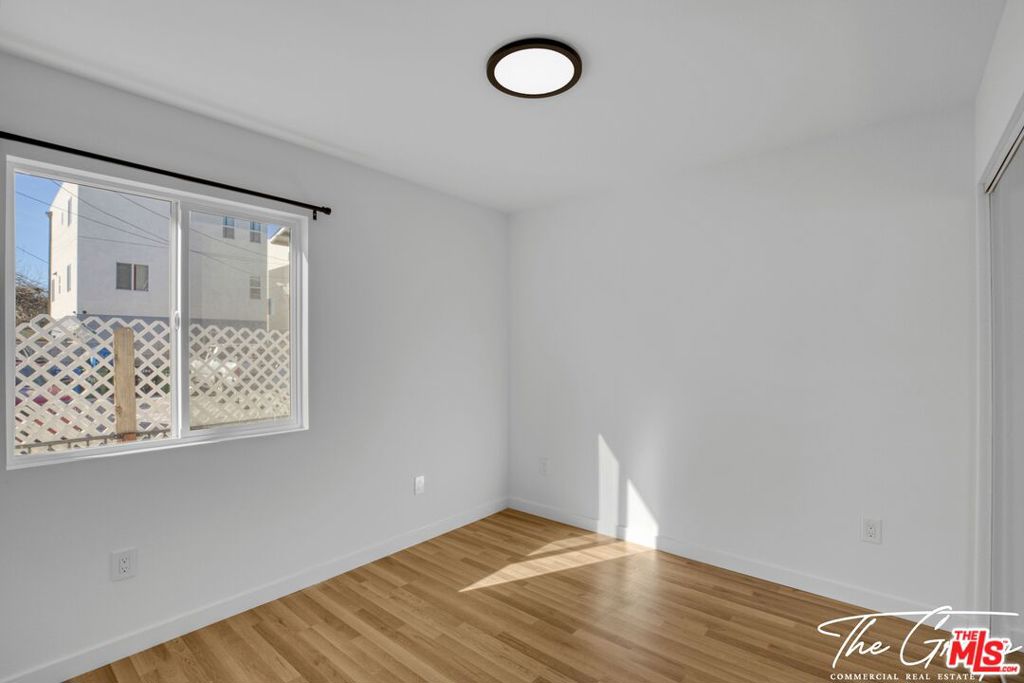 856 W 47th Street Property Photo 27
