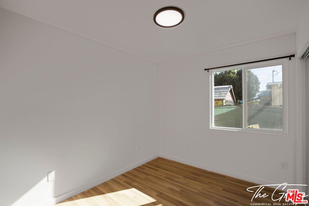 856 W 47th Street Property Photo 33