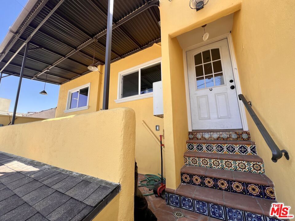 2737 S Robertson Boulevard Property Photo 1