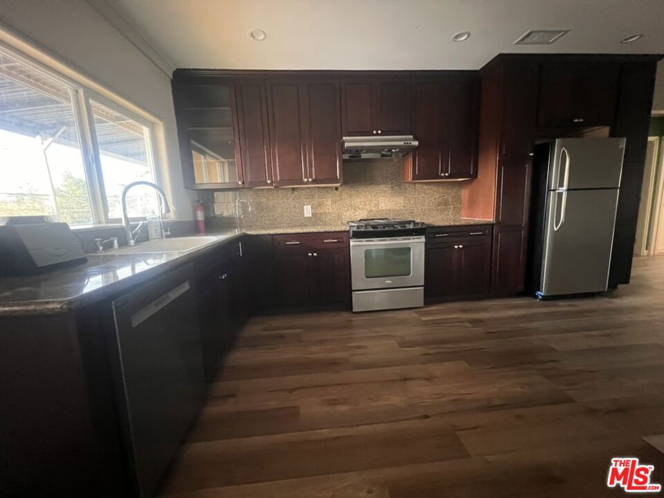 2737 S Robertson Boulevard Property Photo 3