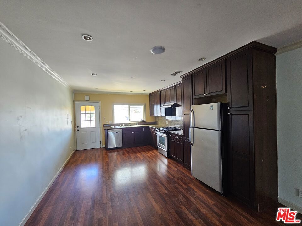 2737 S Robertson Boulevard Property Photo 4