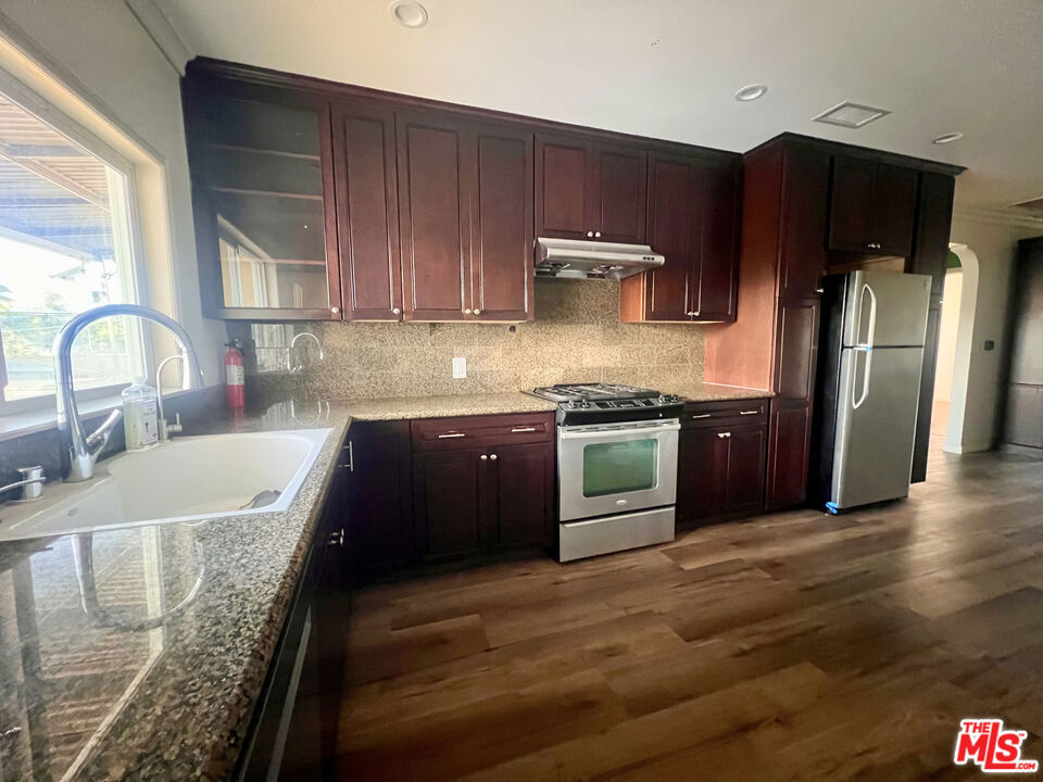 2737 S Robertson Boulevard Property Photo 5