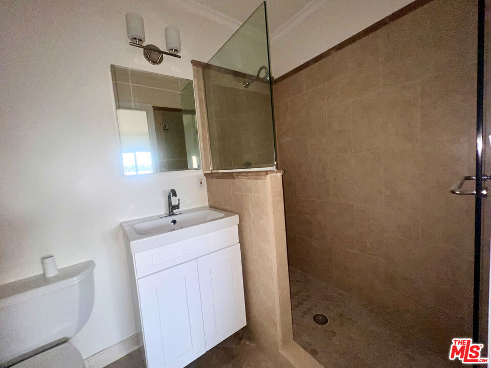 2737 S Robertson Boulevard Property Photo 8