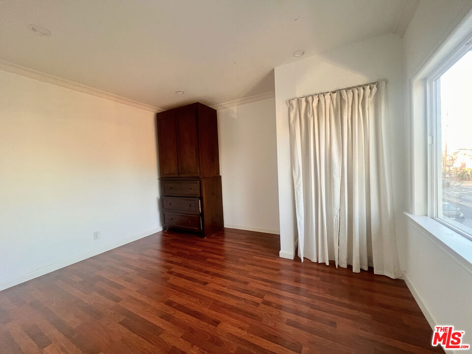 2737 S Robertson Boulevard Property Photo 11