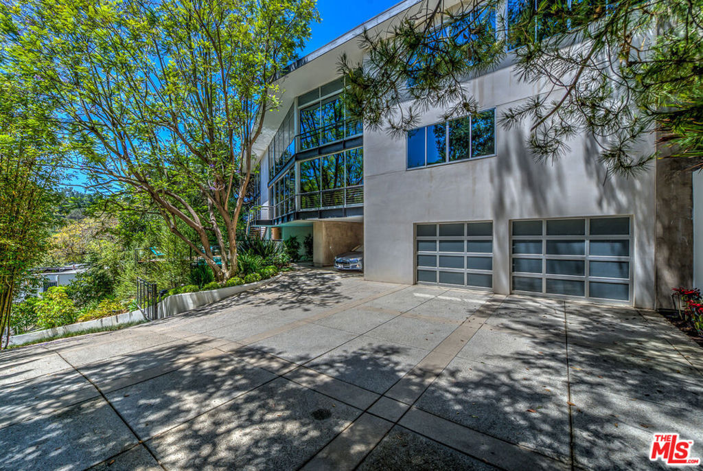2207 Bowmont Drive Property Photo 3