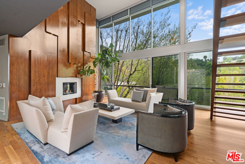 2207 Bowmont Drive Property Photo 4