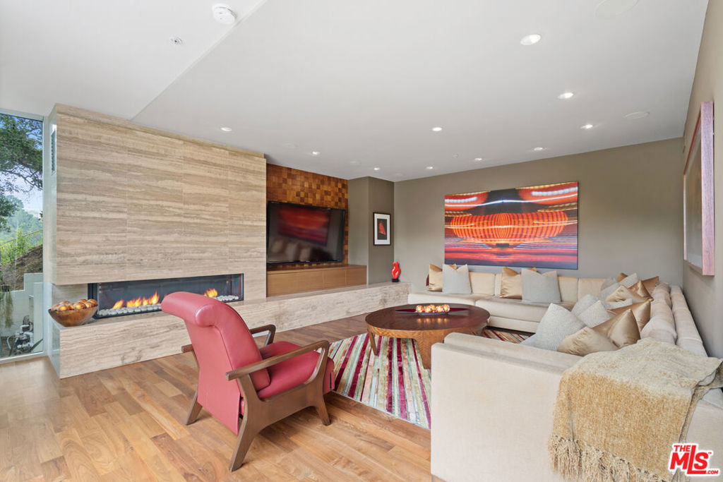 2207 Bowmont Drive Property Photo 8