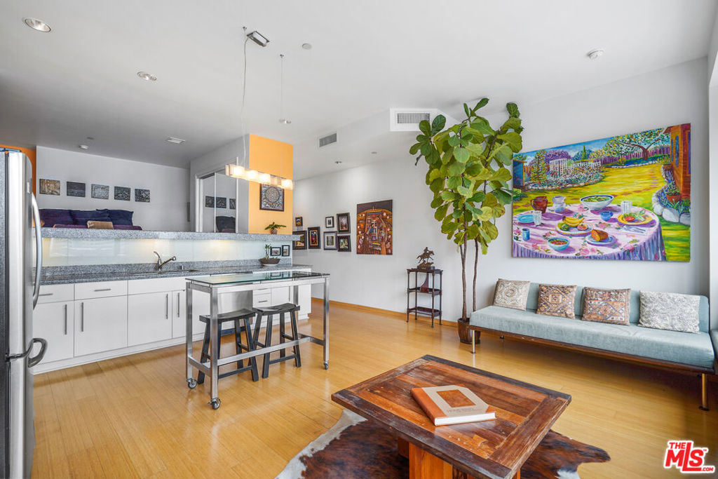 1100 Wilshire Boulevard 2610 Property Photo 6