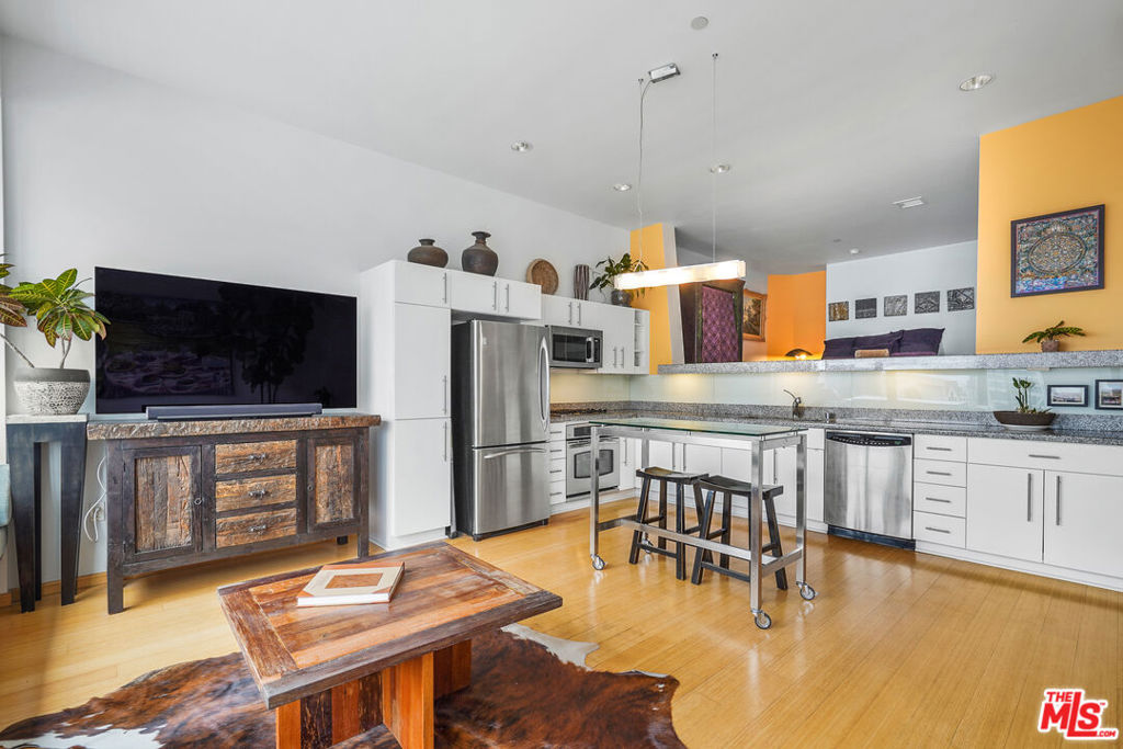 1100 Wilshire Boulevard 2610 Property Photo 7