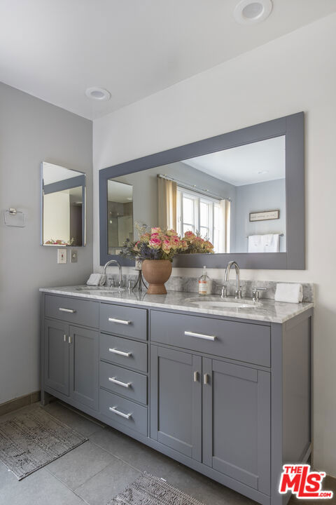 8032 Willow Glen Road Property Photo 14