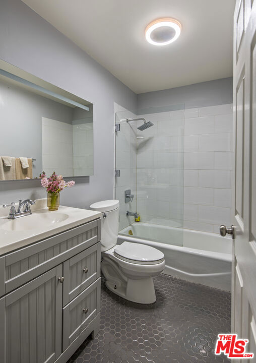 8032 Willow Glen Road Property Photo 16