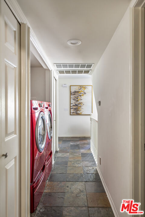8032 Willow Glen Road Property Photo 17