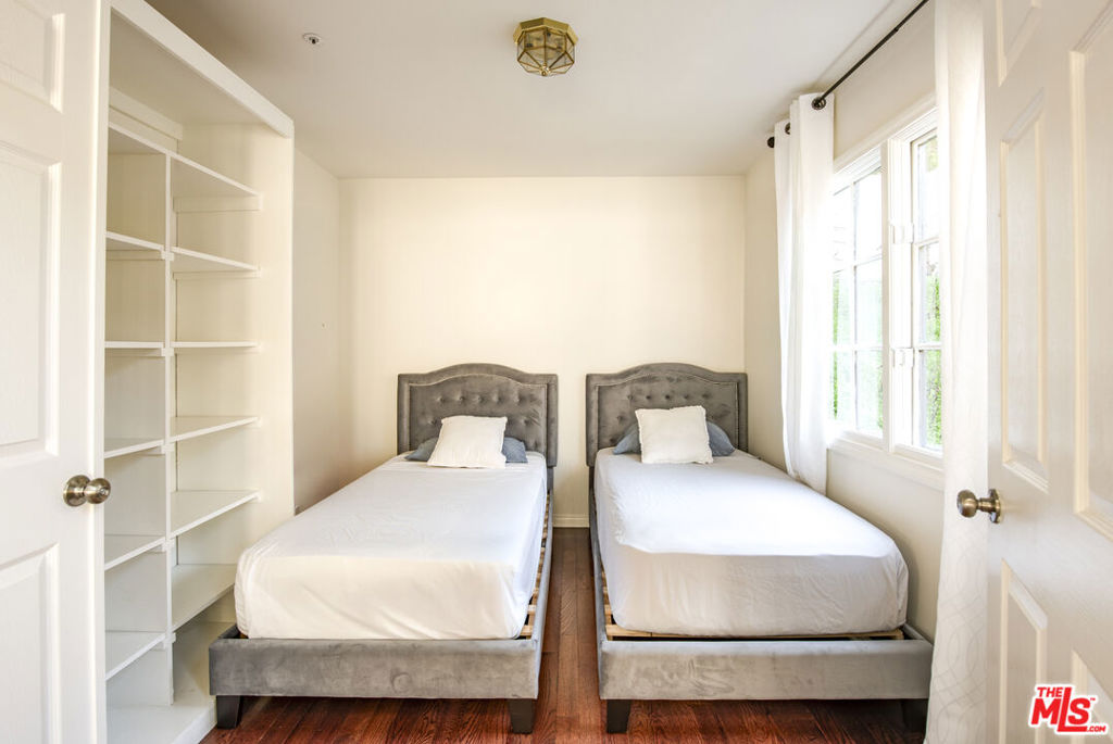 8032 Willow Glen Road Property Photo 18