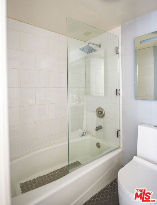 8032 Willow Glen Road Property Photo 20