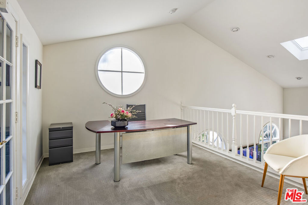 8032 Willow Glen Road Property Photo 23