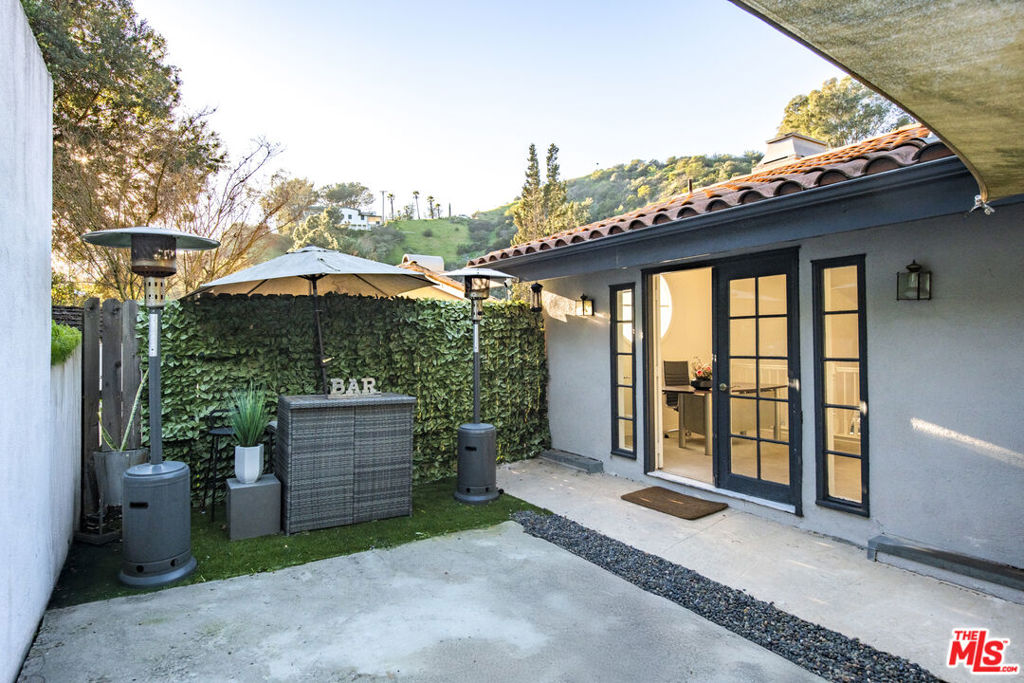 8032 Willow Glen Road Property Photo 24