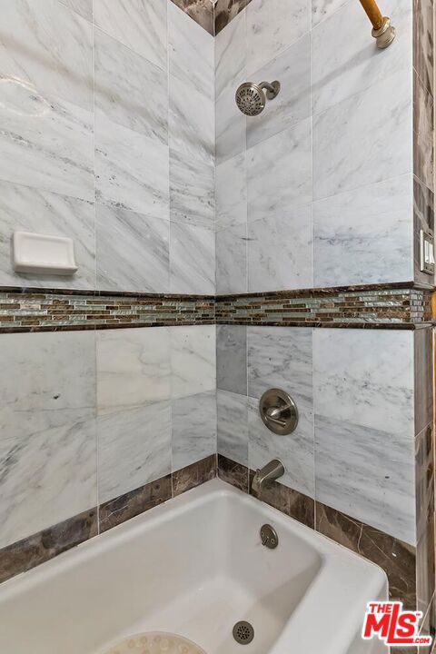 2218 S Genesee Avenue Property Photo 21