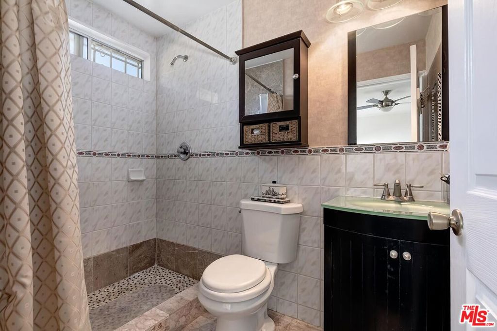 2218 S Genesee Avenue Property Photo 23