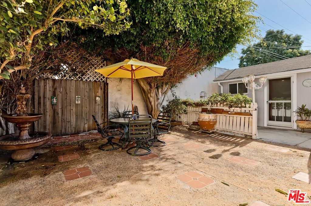 2218 S Genesee Avenue Property Photo 25