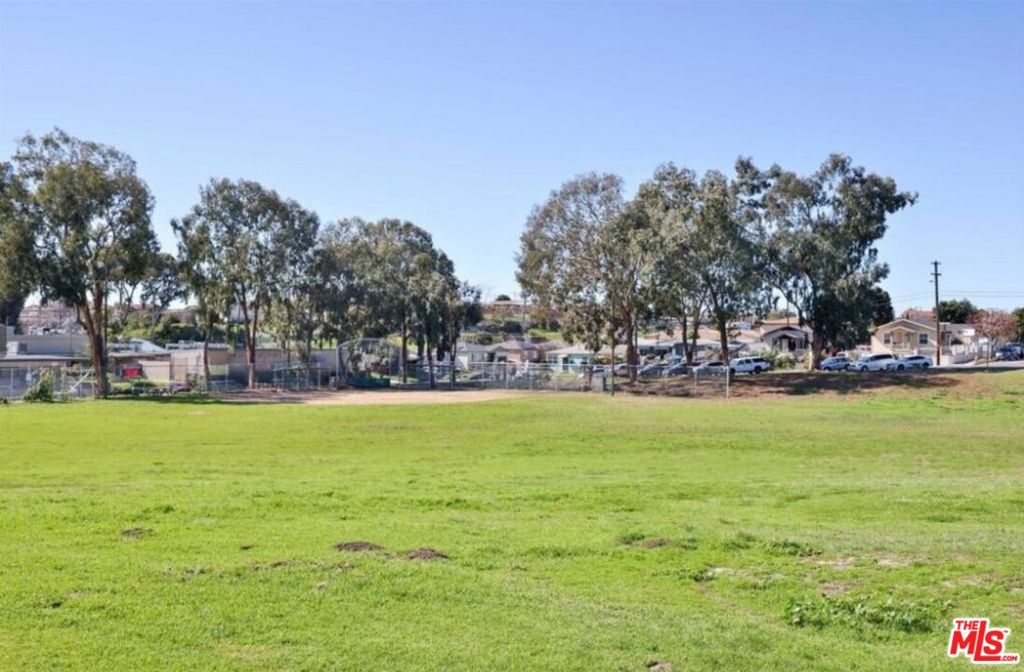 26640029 Property Photo 36