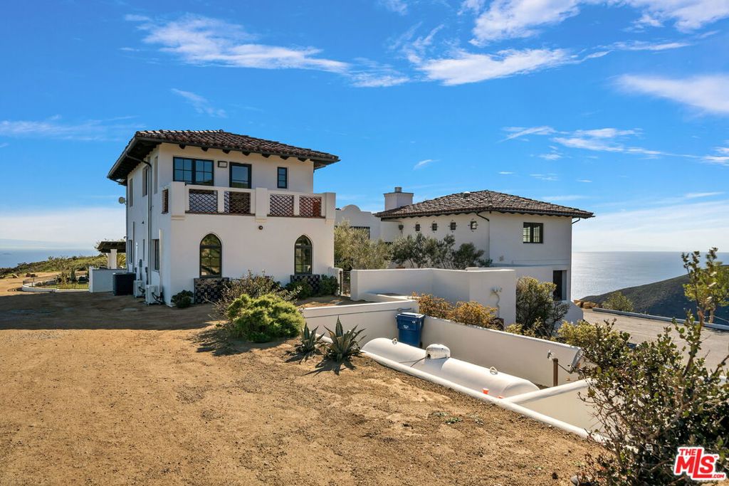 9785 Deer Creek Road Property Photo 6