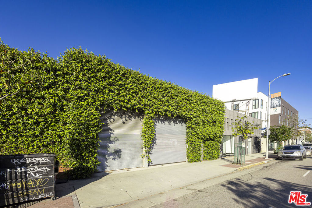 4621 W Washington Boulevard Property Photo 2