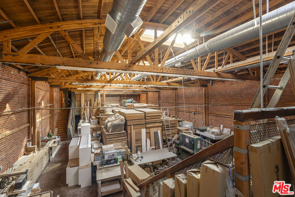 4621 W Washington Boulevard Property Photo 5