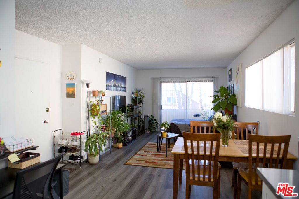 538 S Oxford Avenue Property Photo 8