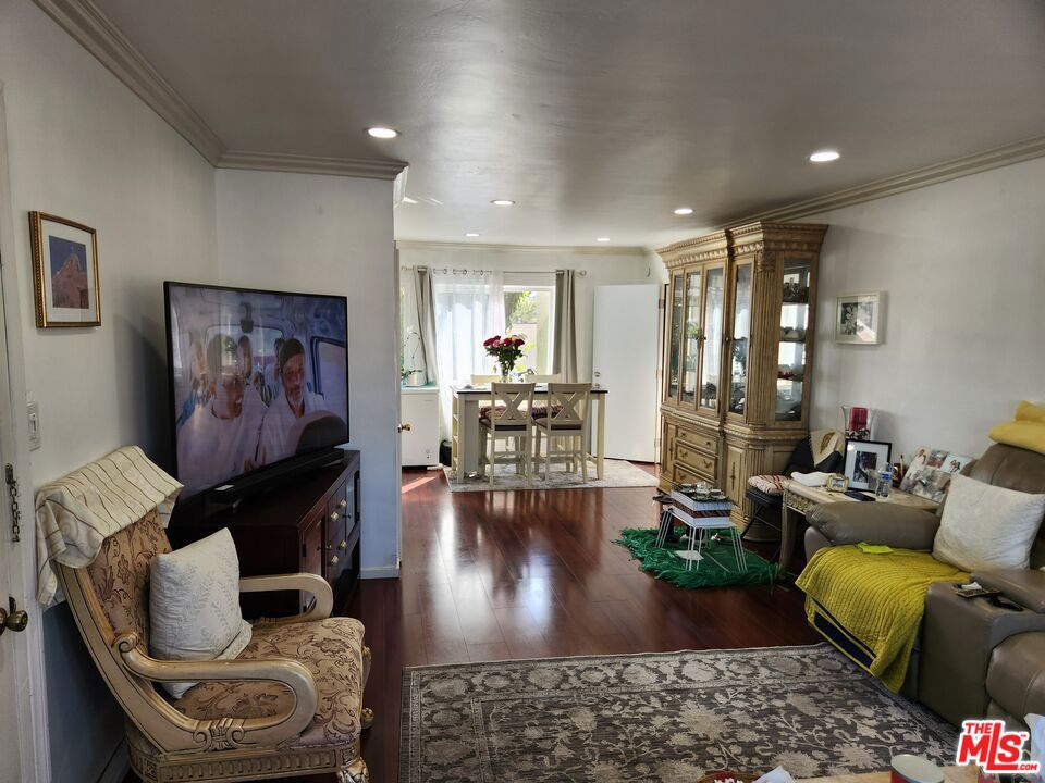 216 S Inglewood Avenue Property Photo 2