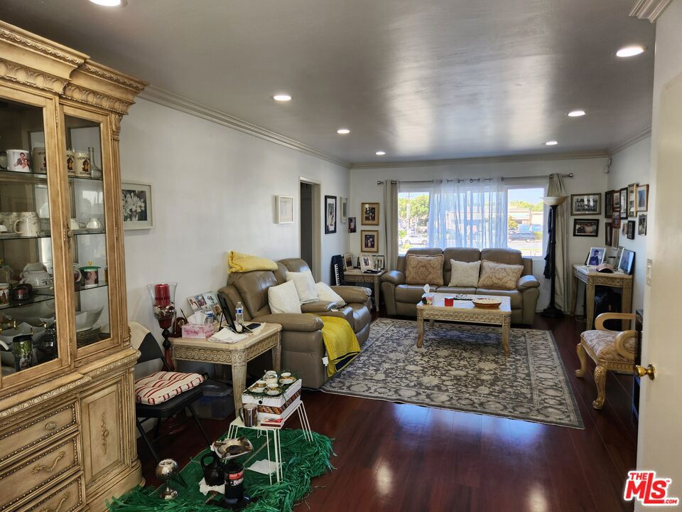 216 S Inglewood Avenue Property Photo 3