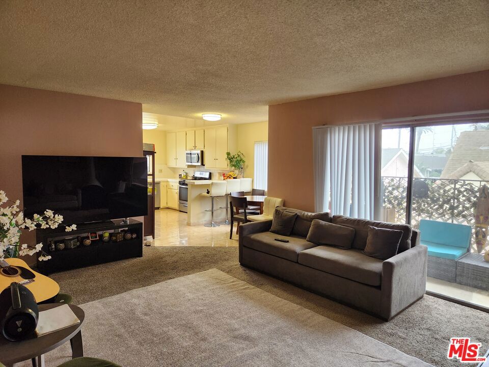 216 S Inglewood Avenue Property Photo 9